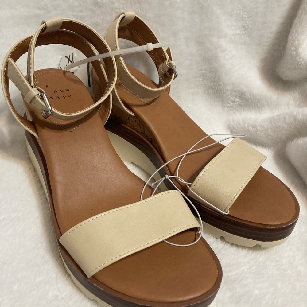 NWT Sandals